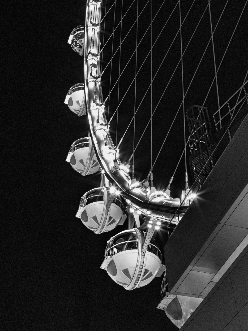 High Roller observation wheel at night — Las Vegas